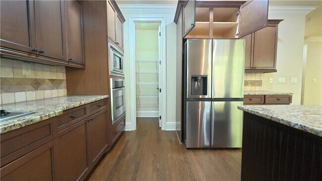 Building Photo - 3361 Lake McGinnis Dr