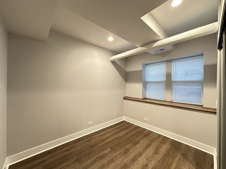 Building Photo - 5008 N Springfield Ave