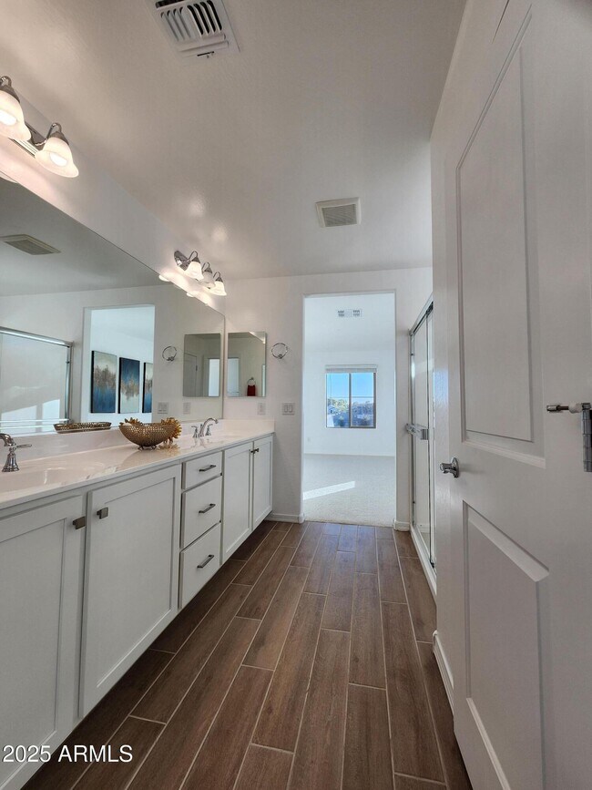 Building Photo - 4240 S 58th Ave
