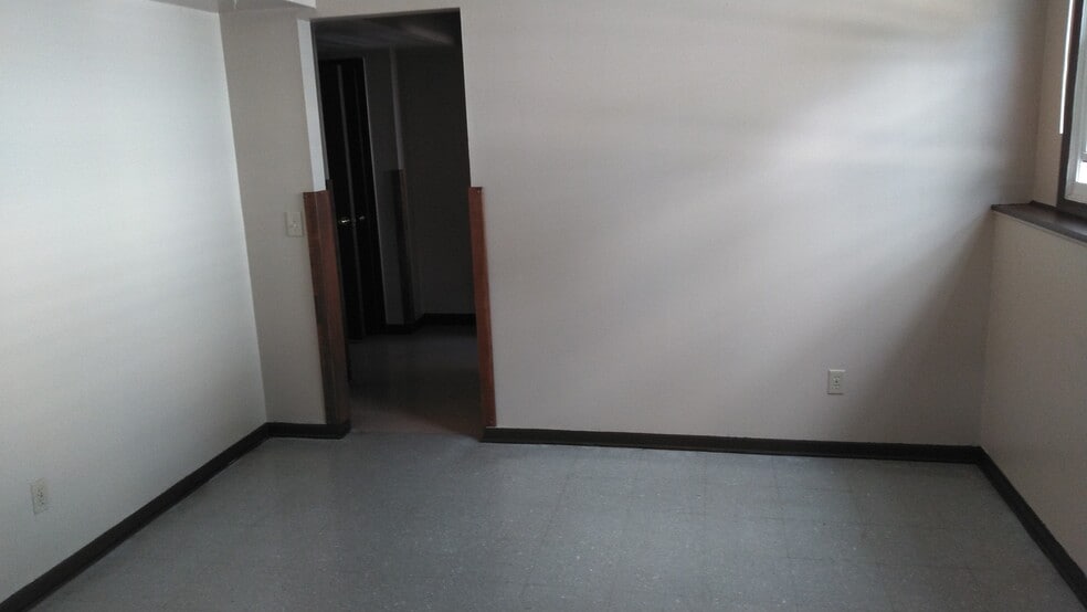 Bedroom - 562 Stoddard Ave