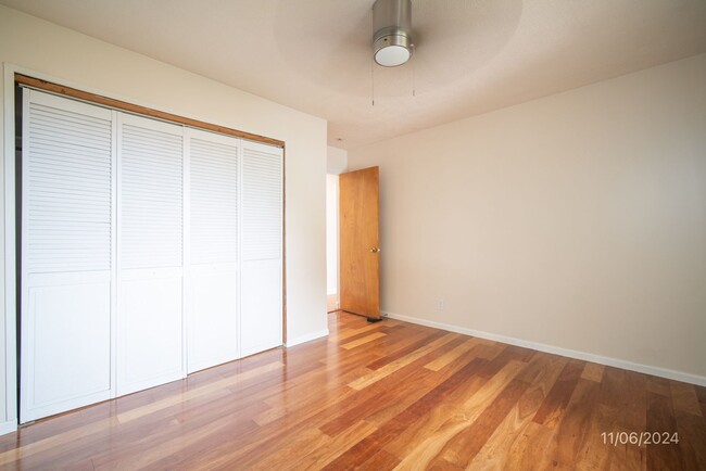 Building Photo - 3 bd / 2 ba Upstairs Unit in a Triplex