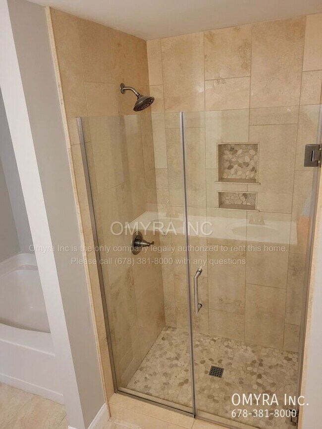 Building Photo - Gorgeous Home in Quiet Neighborhood with Swimming Pool in Fairburn!