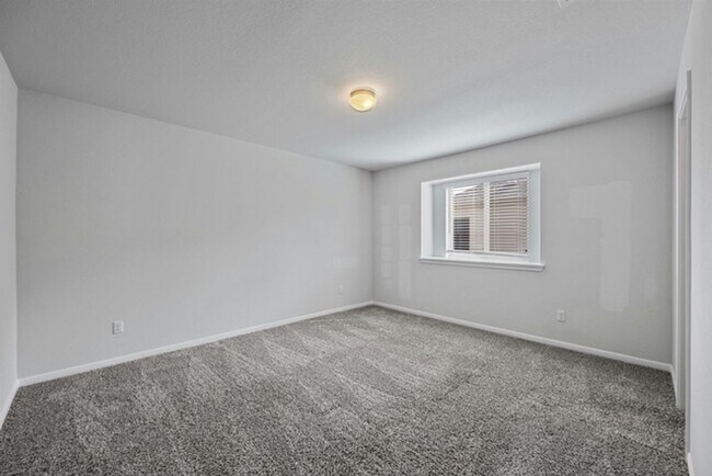 Building Photo - 8128 Daisy Cutter Crossing