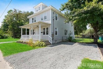 Building Photo - 28 Victoria Ave