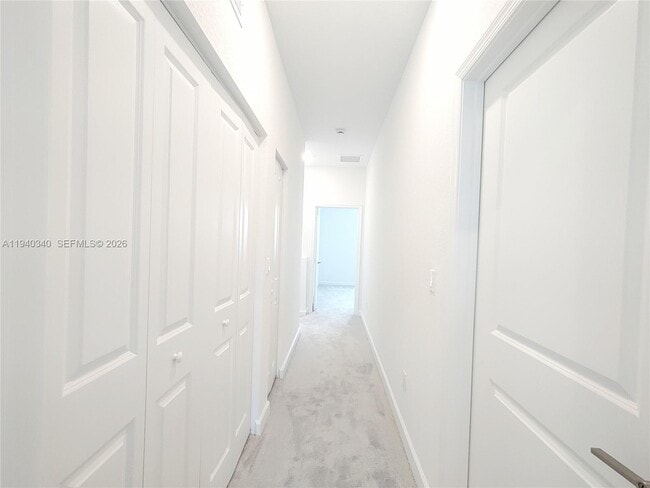 Building Photo - 400 SE Crossoak Ln