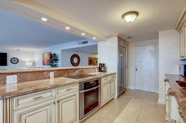 Building Photo - 250 S Ocean Blvd