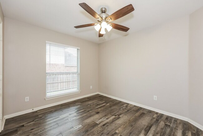 Building Photo - 155 Hannah Cir