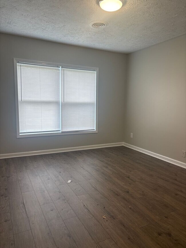 Building Photo - 23 Camelot Cove