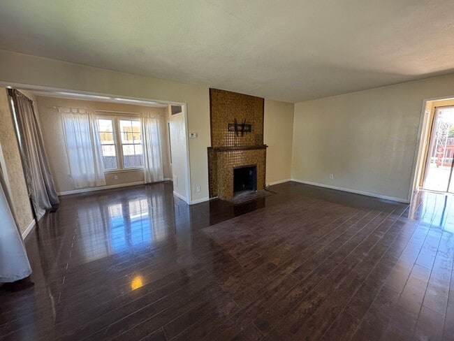 Building Photo - Charming 3-Bedroom Home with a spacious yard and modern amenities in Chula Vista