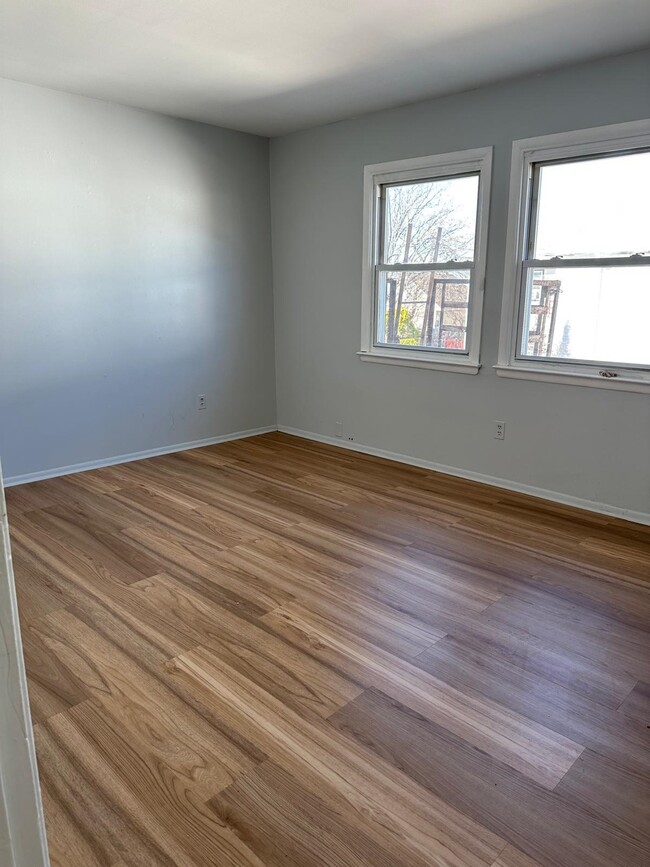 Building Photo - 12 Colonial Dr