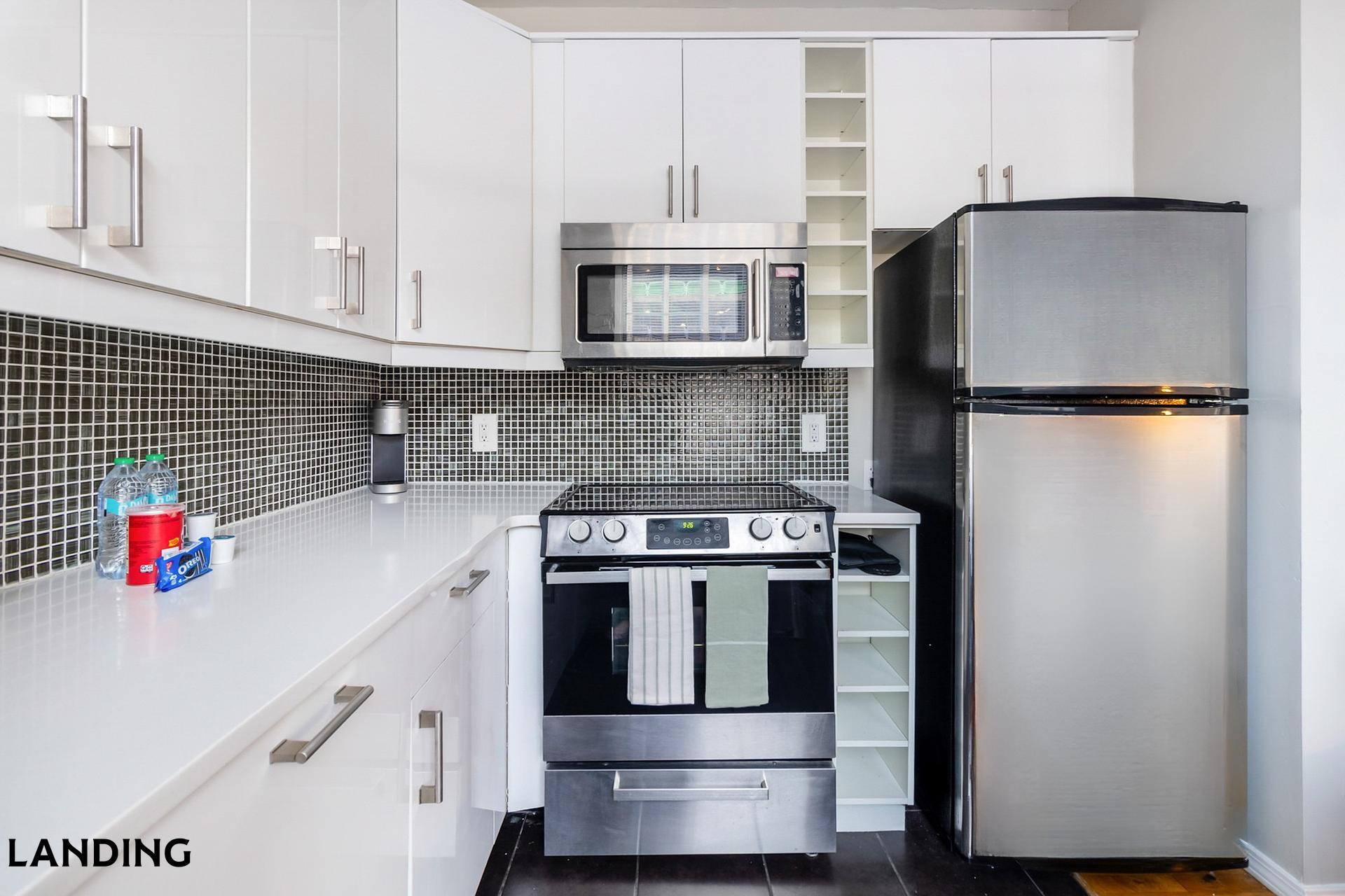 Building Photo - 265 College St