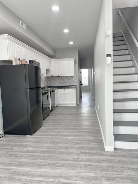kitchen - 1806 Appleton St