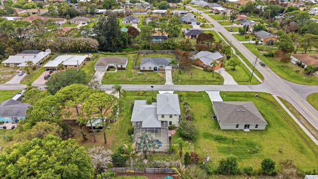 Building Photo - 1707 SE Manth Ln