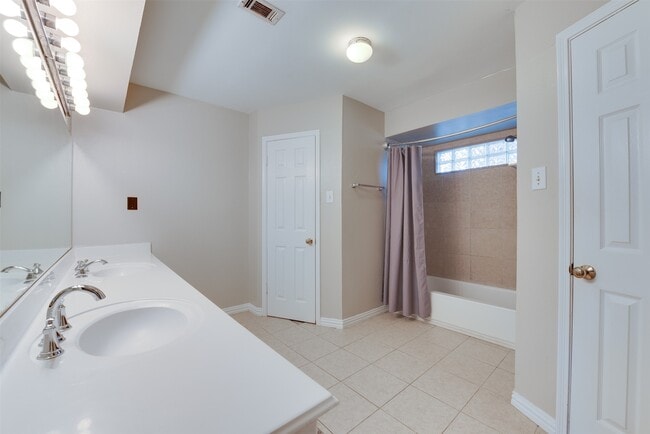 Building Photo - 5019 Oak Shadows Dr