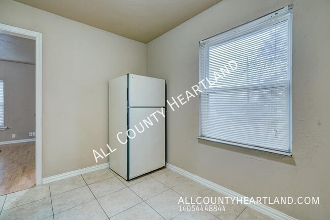 Building Photo - 3326 Willow Creek Dr