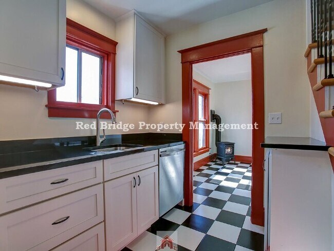 Building Photo - 5022 NE 23rd Ave