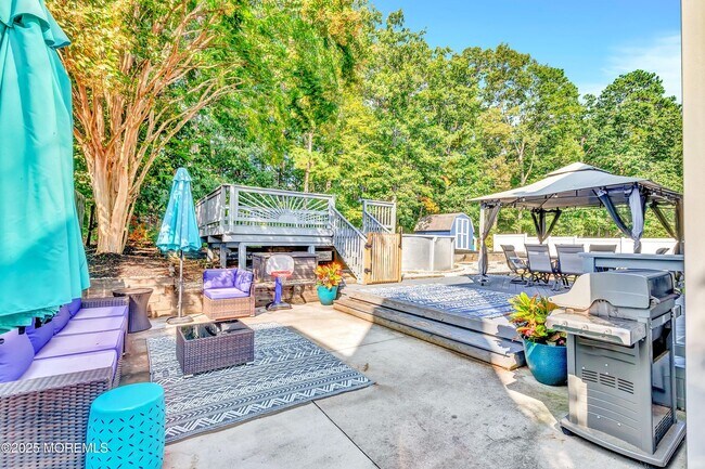 Building Photo - Spacious 4BR Colonial with Garage & Pool