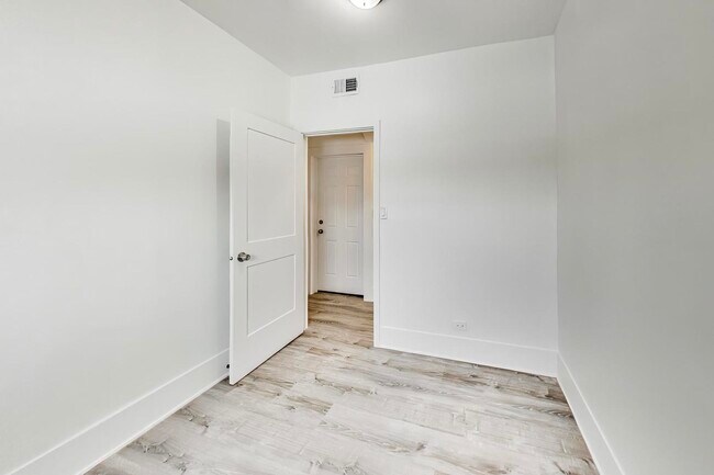 Building Photo - 1812 S Millard Ave