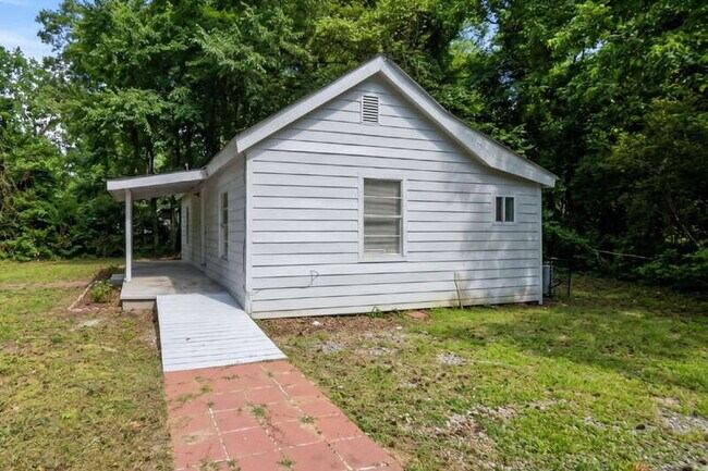 Building Photo - 934 Motley St