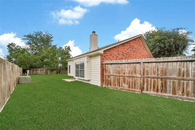 Building Photo - 1303 Chesterpoint Dr
