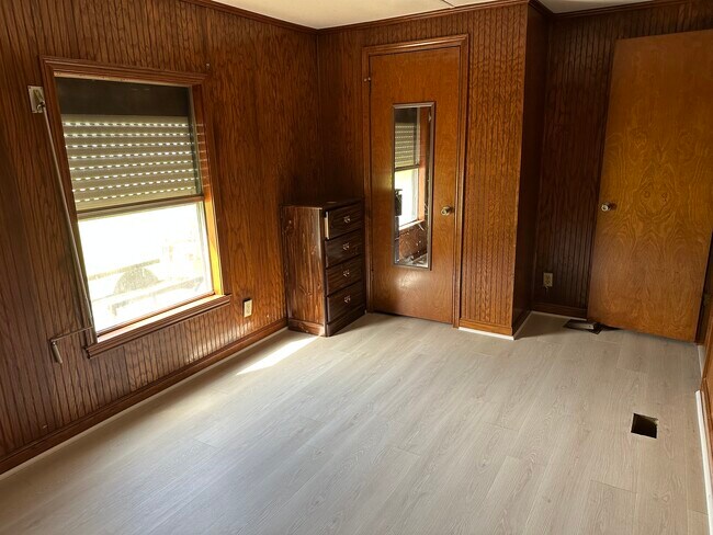 Building Photo - 1053 Pointe Claire Dr