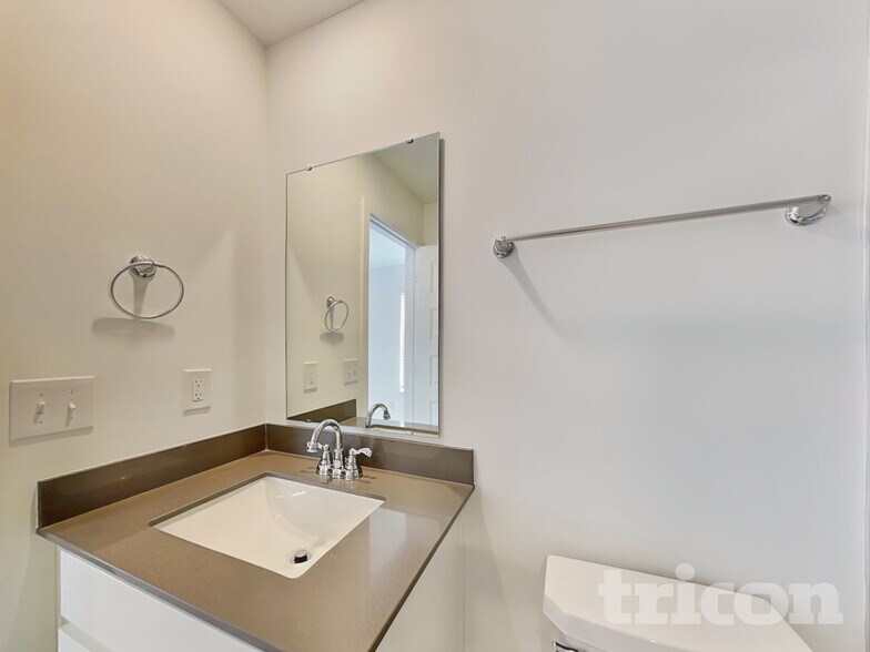 Building Photo - 11827 Moorfield Ln