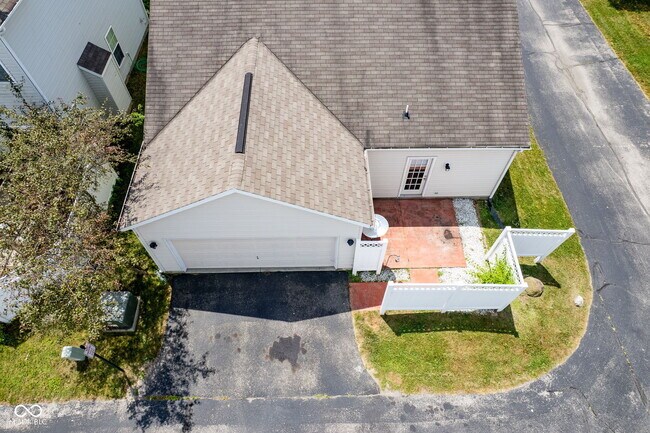 Building Photo - 952 Helston Ave