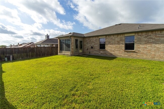 Building Photo - 2203 Love Rd