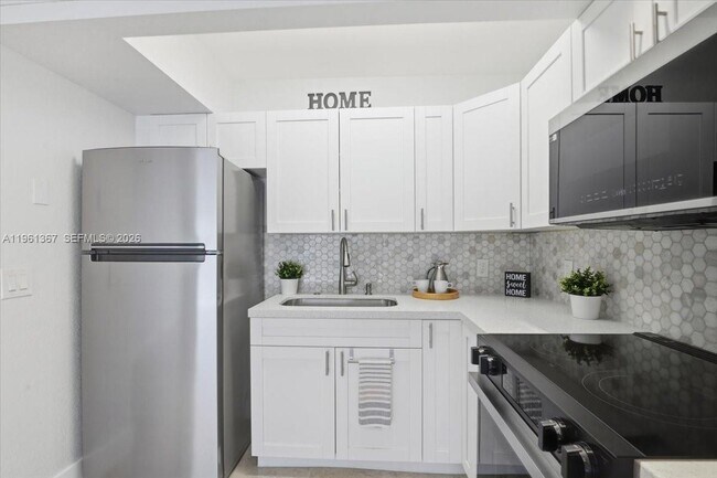 Building Photo - 1400 SW 124th Terrace