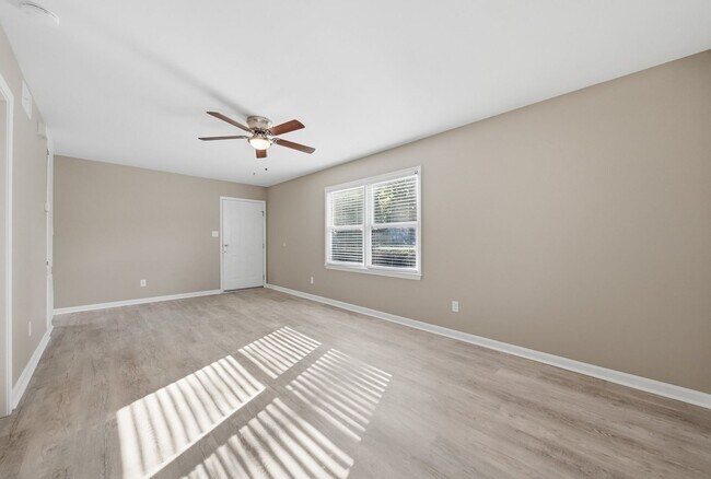 Building Photo - Renovated 1 Bed 1 Bath Condo in Prime Location!