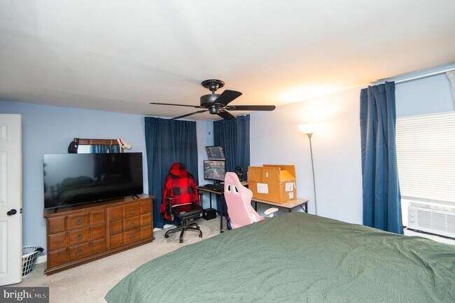 Building Photo - 113 Maple Ave