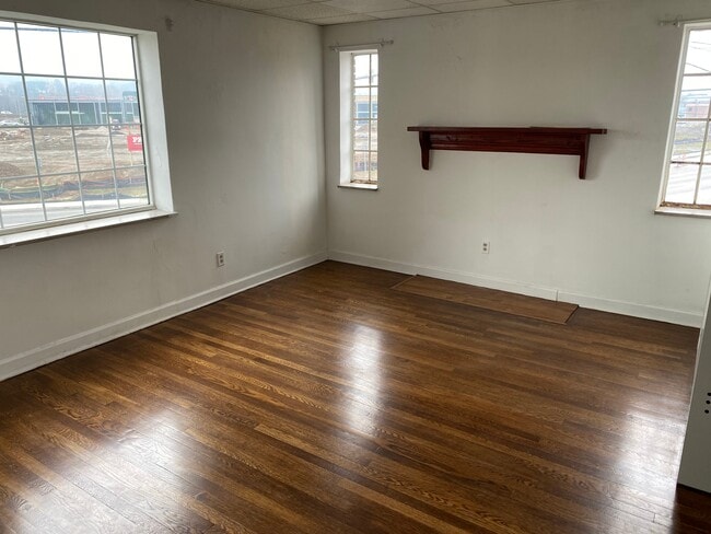 Building Photo - 88 Riverside Dr