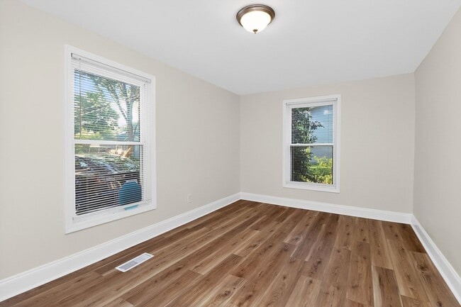 Building Photo - Cozy Two Bedroom Home!