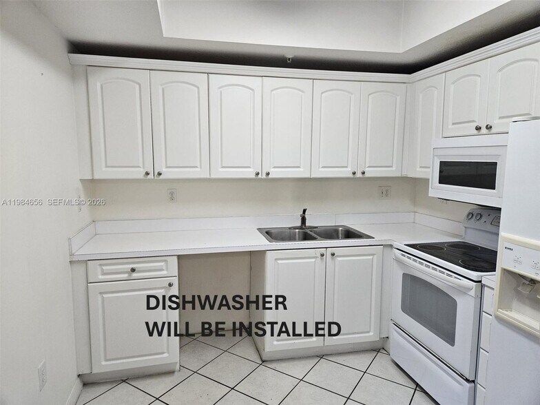 Building Photo - 3500 Coral Way