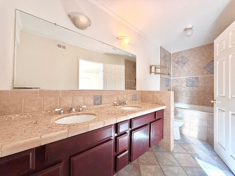 Building Photo - 13825 Beaver St