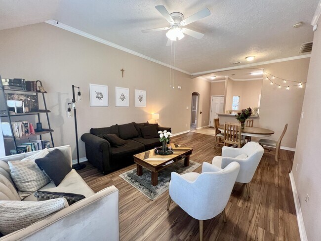 Building Photo - 4344 Spring Garden Dr