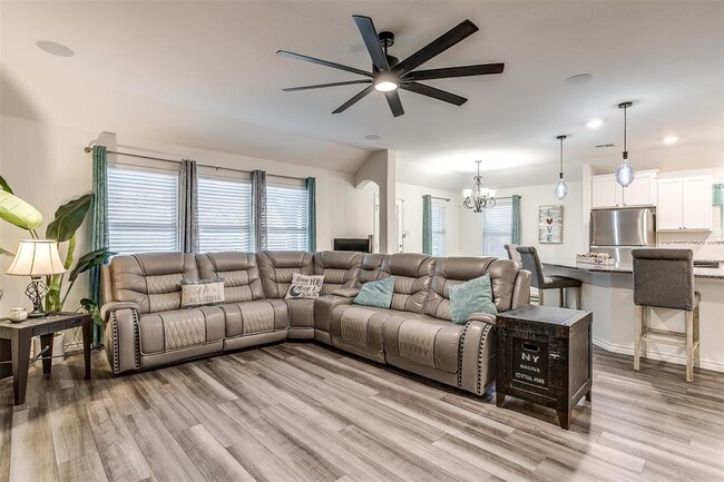 Building Photo - 3309 Comal Dr