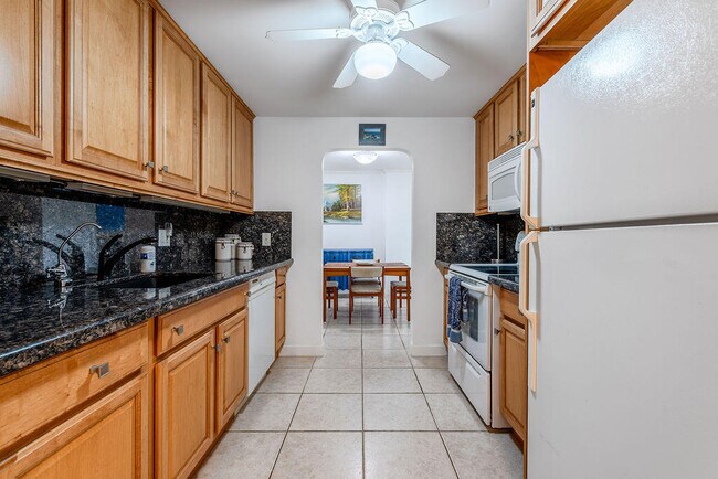 Building Photo - 951 De Soto Rd