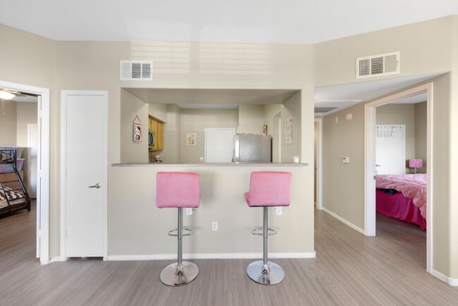 Building Photo - Bright Ground-Floor Condo in Gated Traverse Point with Pool & Spa Amenities