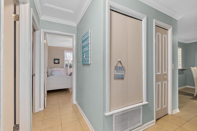 Building Photo - 11 Oceanside Dr