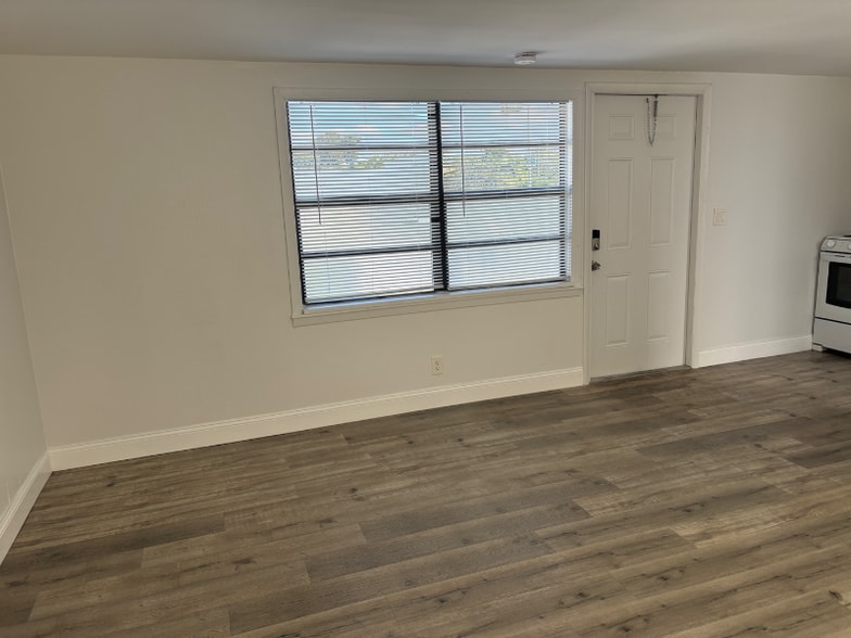 Building Photo - 3507 Broadway