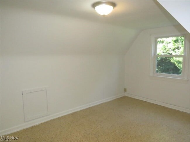 Building Photo - 6424 N Ridge Rd