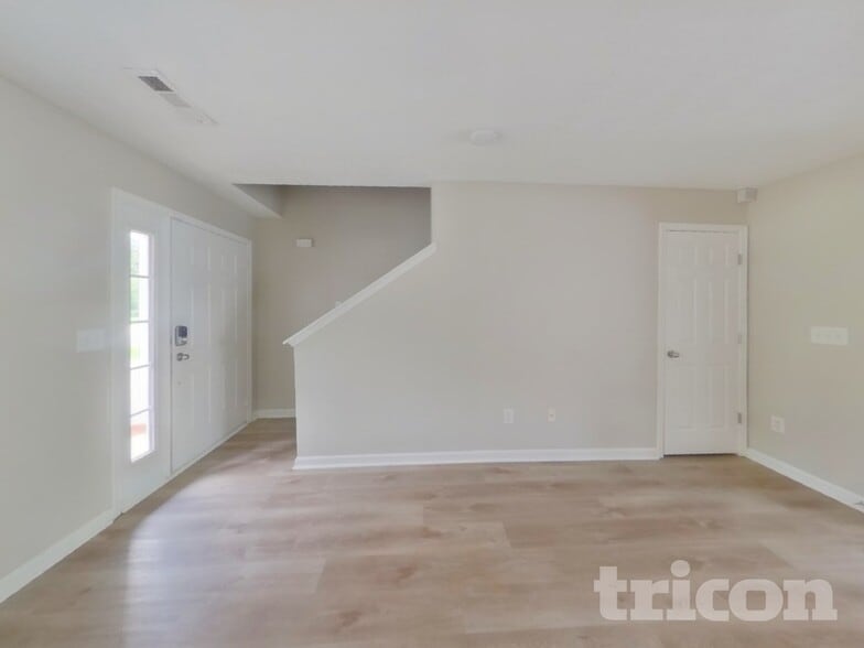 Building Photo - 4028 Deer Run Trce