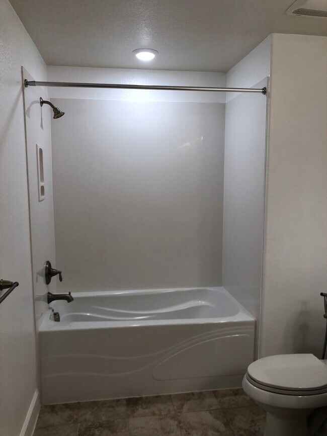 Building Photo - 1120 Karby Ter