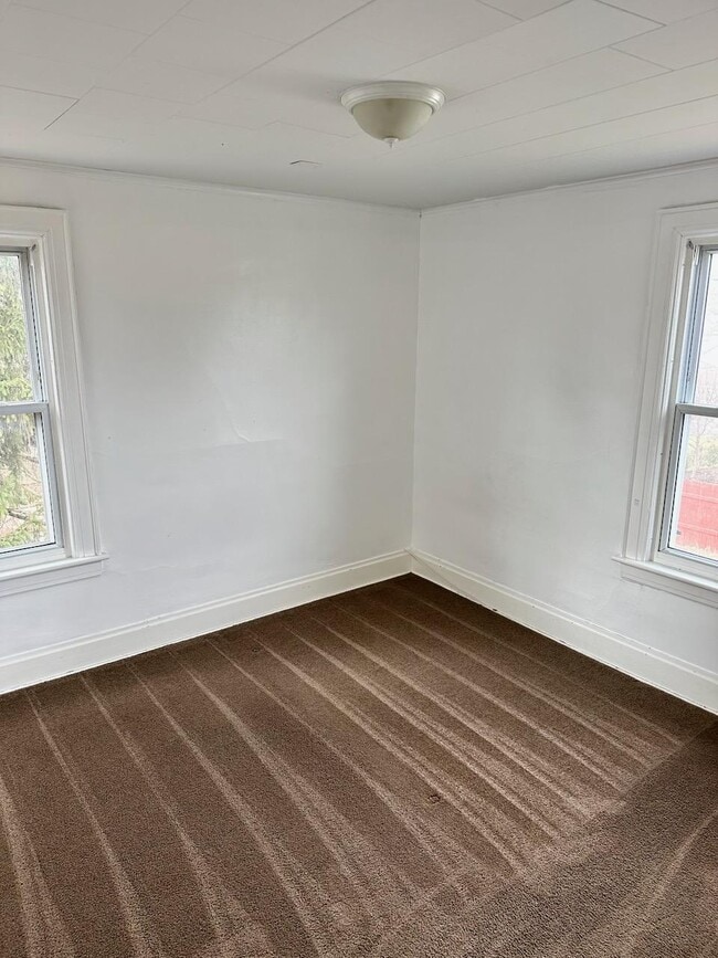 Building Photo - 821 Elizabeth Ave