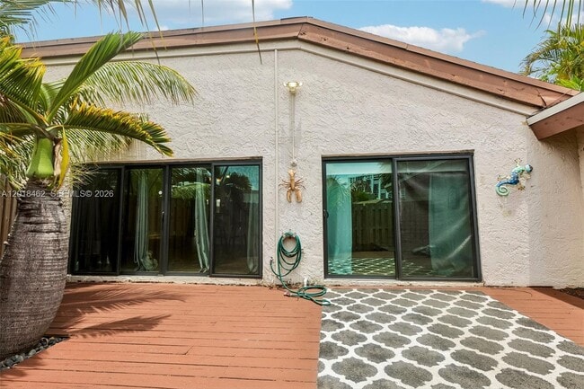 Building Photo - 2731 Parkview Dr S