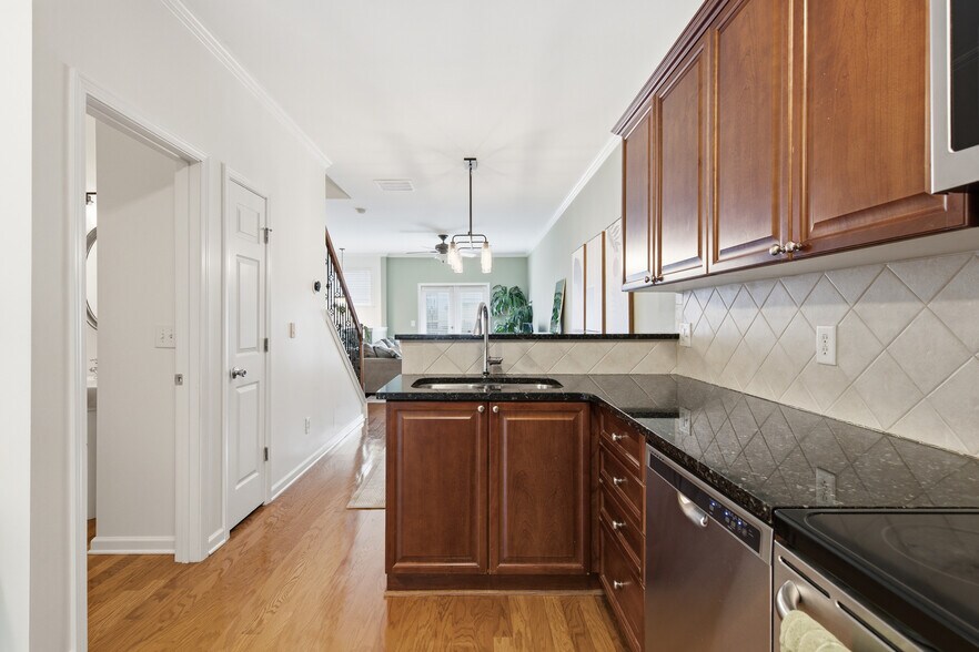 Kitchen with access to 0.5 bathroom - 1225 Liberty Pky NW