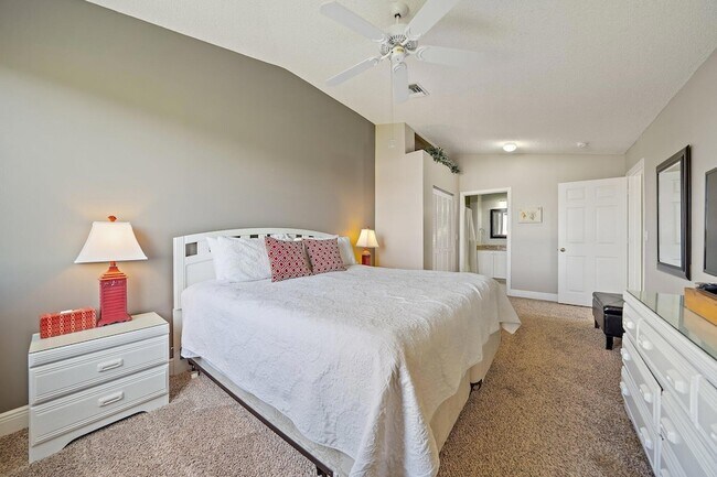 Building Photo - 860 Bella Vista Ct S