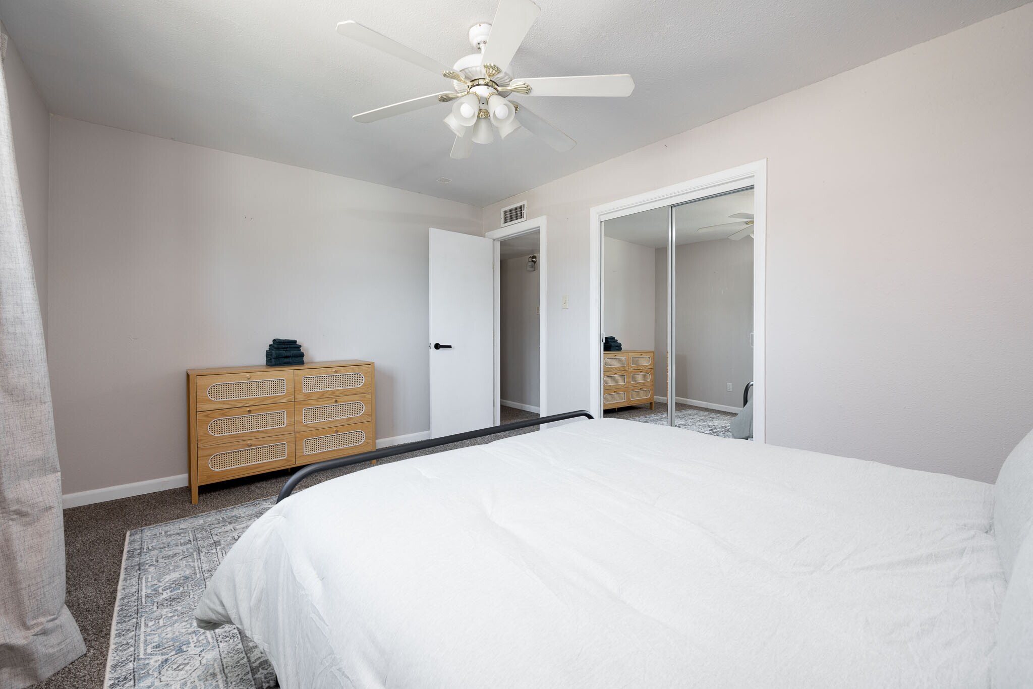 Building Photo - 3708 Sierra Vista Dr