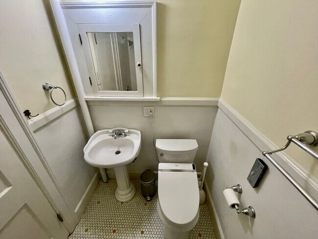 Building Photo - 1/2 Month Free! Cheerful, Spacious Studio ...